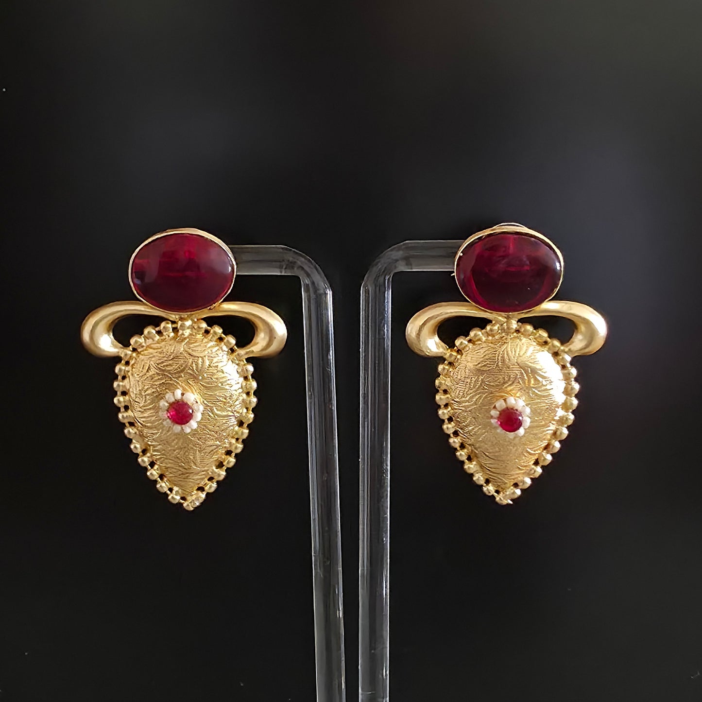 AARVI MONALISA STONE DROP EARRING