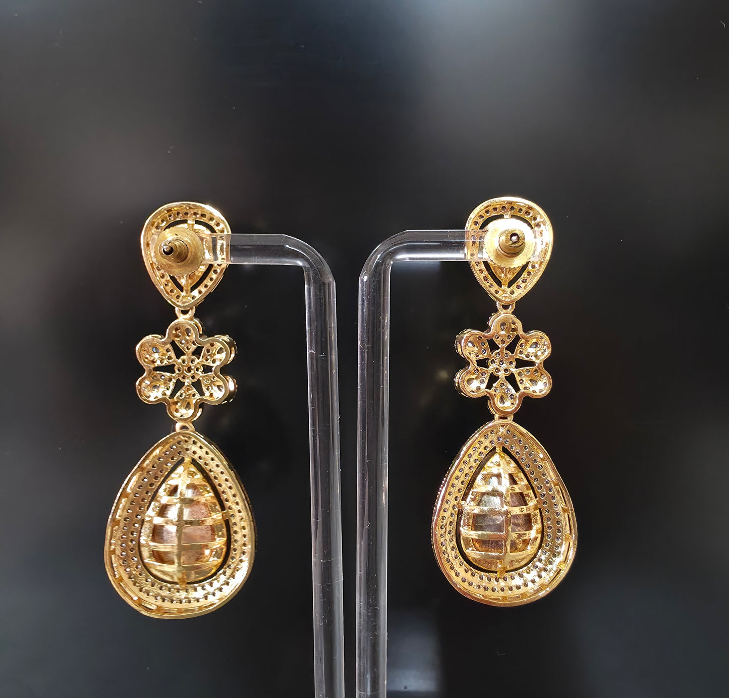 GOLD- TONED WHITE POLKI KUNDAN CONTEMPORARY DROP EARRING