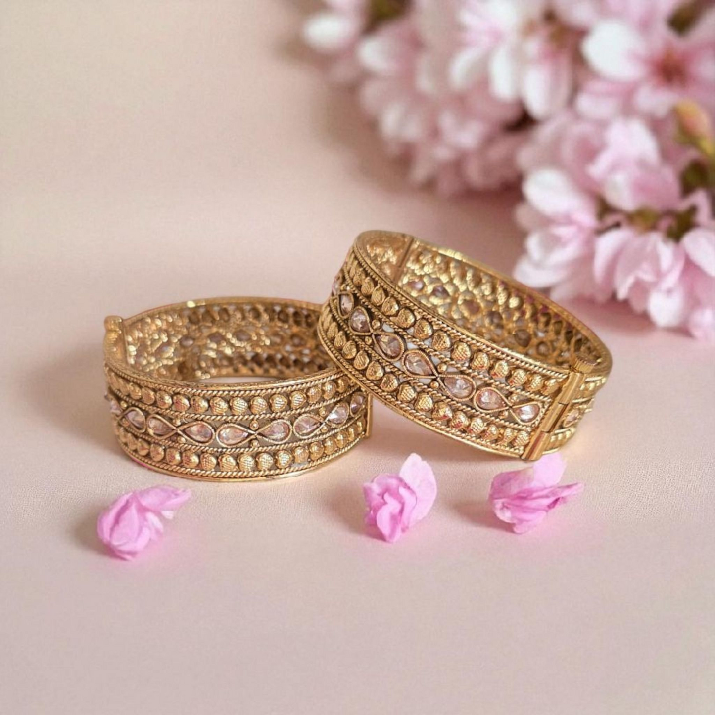 GOLD MAT FINISH KUNDAN ADJUSTABLE BANGLES