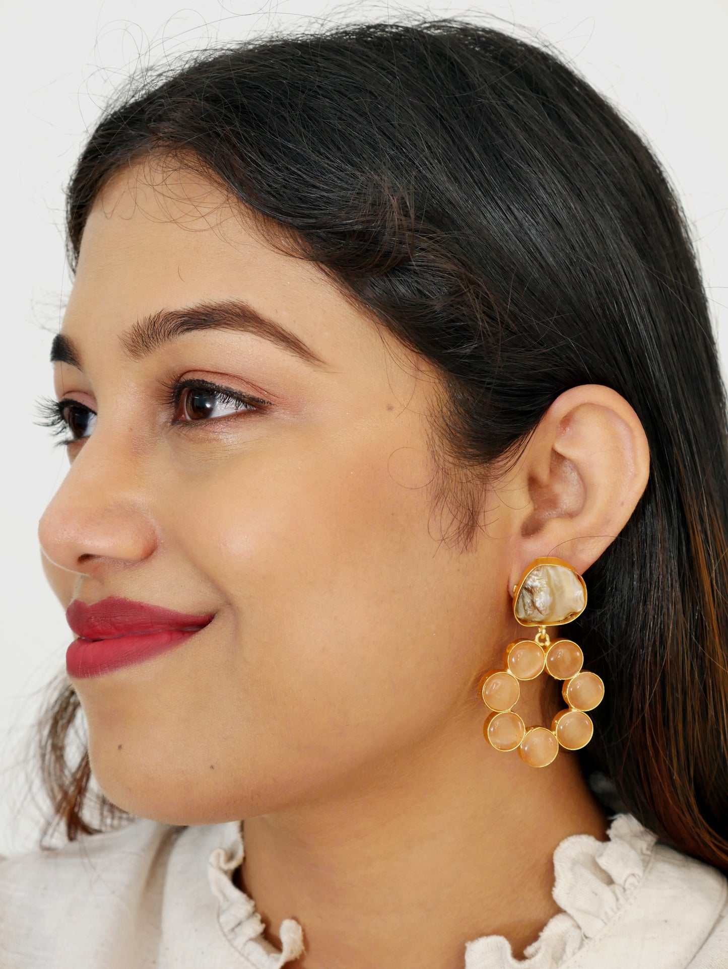 MONALISA RAW MOP GOLD PLATED DANGLER