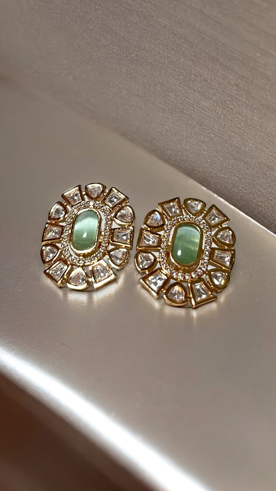 CLASSIC OVAL DESIGNER POLKI STUD EARRING