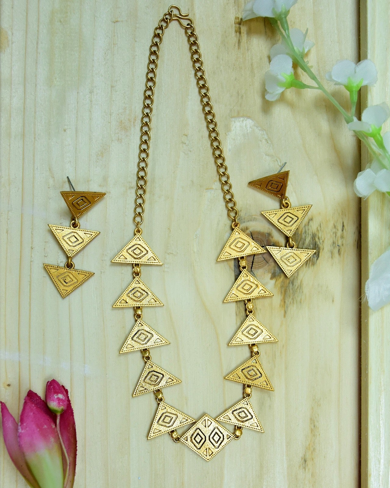 ANTIQUE GOLD TONED GEOMETRIC CONTEMPRORY NECKLACE SET