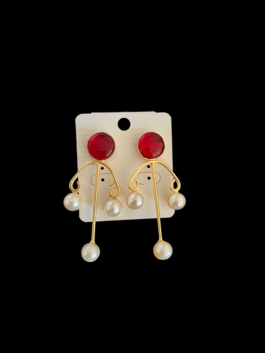 TWIRL PEARL GOLDEN BRASS EARRING