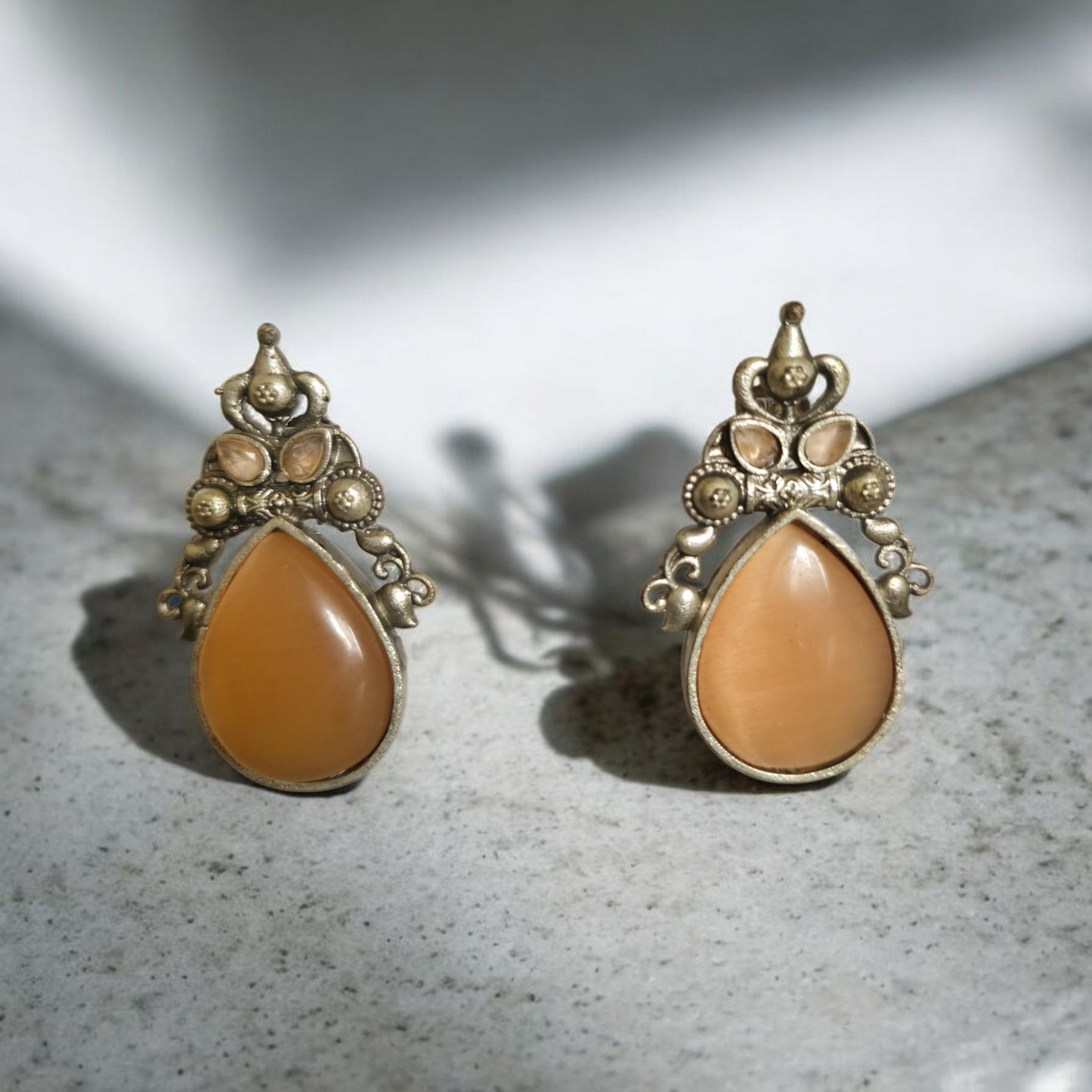 VINTAGE MONALISA STONE DROP EARRING