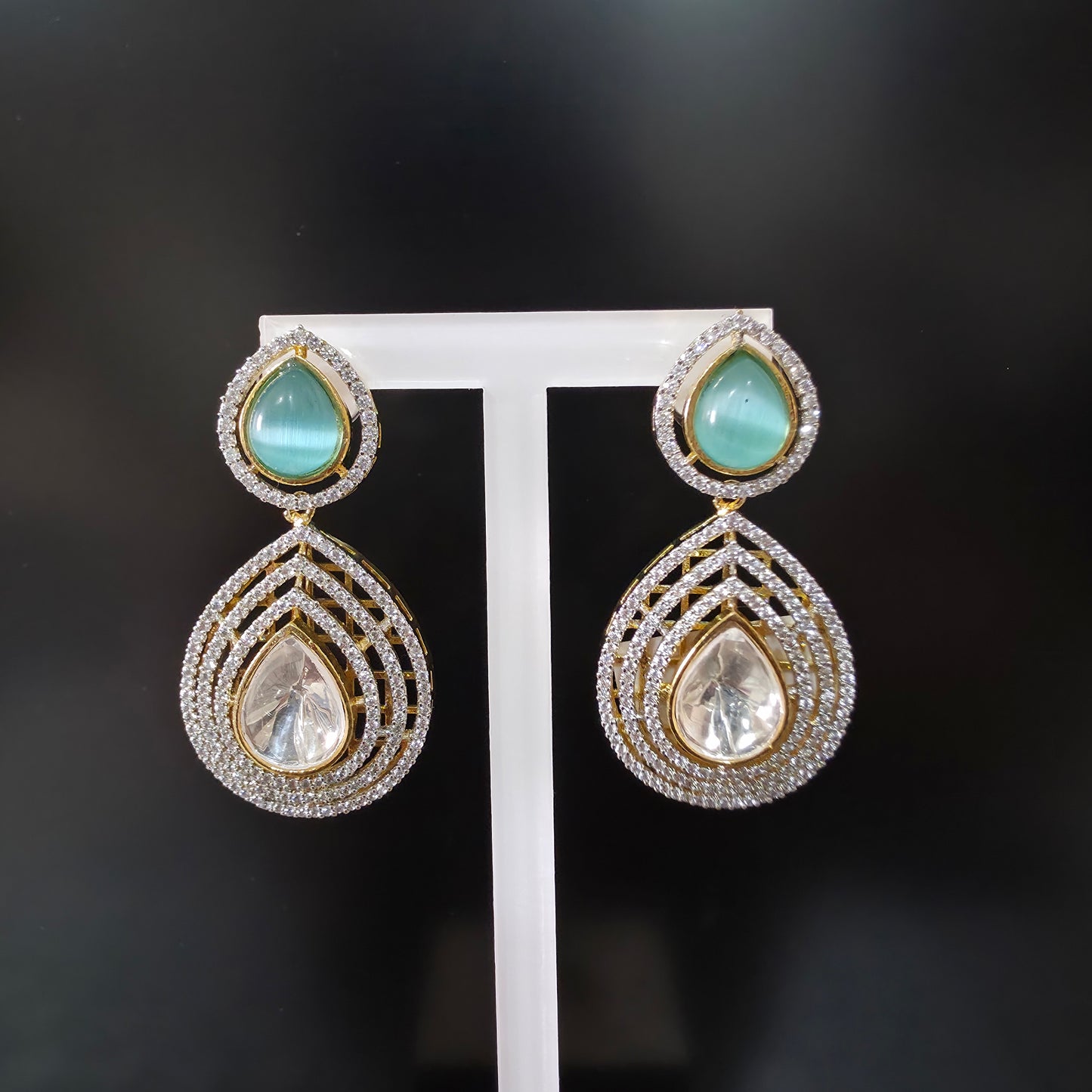 WHITE VICTORIAN AD DROP KUNDAN WITH GOLD PLATED STUD EARRING