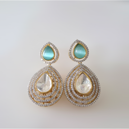 WHITE VICTORIAN AD DROP KUNDAN WITH GOLD PLATED STUD EARRING