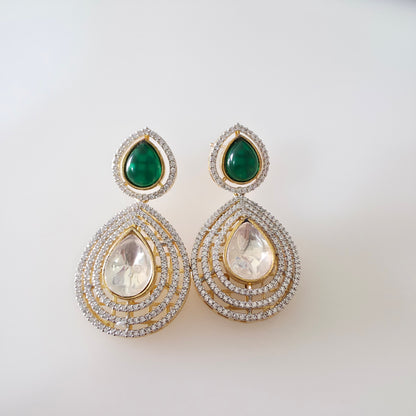 WHITE VICTORIAN AD DROP KUNDAN WITH GOLD PLATED STUD EARRING