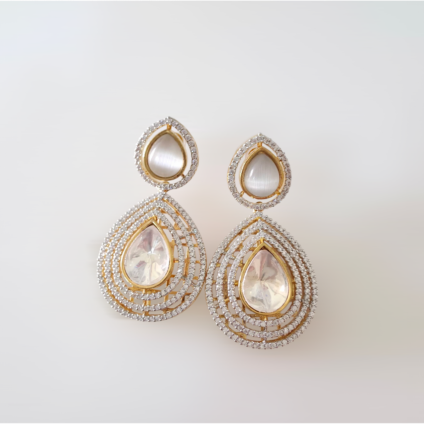 WHITE VICTORIAN AD DROP KUNDAN WITH GOLD PLATED STUD EARRING