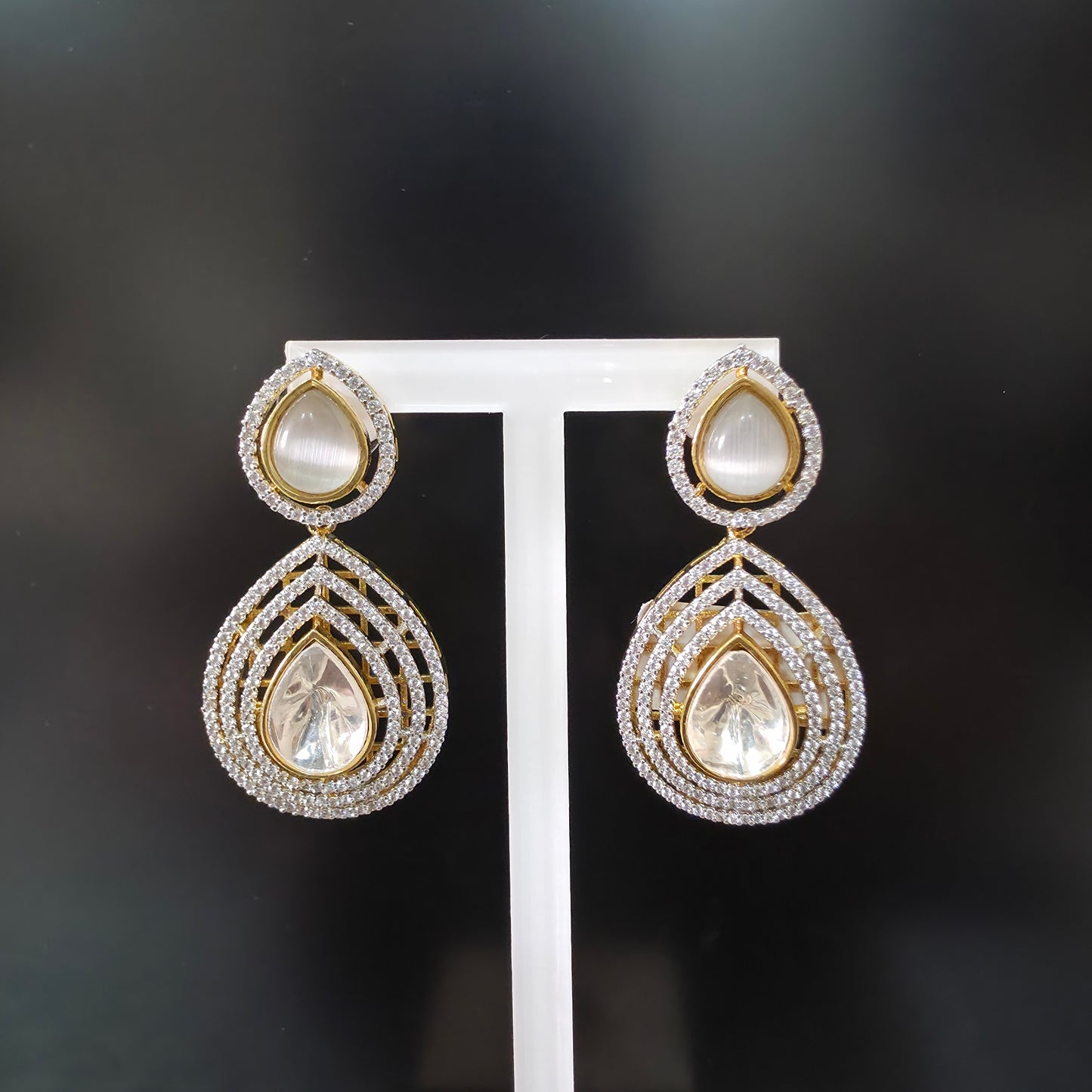 WHITE VICTORIAN AD DROP KUNDAN WITH GOLD PLATED STUD EARRING