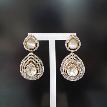 WHITE VICTORIAN AD DROP KUNDAN WITH GOLD PLATED STUD EARRING