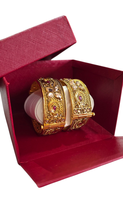 MAT GOLD PLATED KUNDAN ADJUSTABLE BANGLES