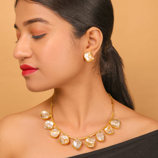 BRASS GOLD-TONED NATURAL RAW MOP EMBEDDED CHOKER SET