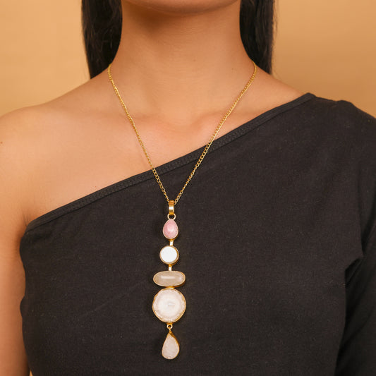 NATURAL STONE ROSE AND CLEAR QUATZ PENDENT NECKPIECE