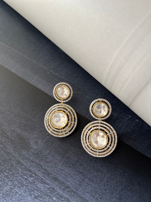ELEGANT AD KUNDAN WITH GOLD PLATED STUD EARRING