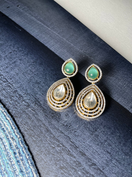 WHITE VICTORIAN AD DROP KUNDAN WITH GOLD PLATED STUD EARRING