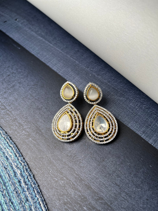 WHITE VICTORIAN AD DROP KUNDAN WITH GOLD PLATED STUD EARRING