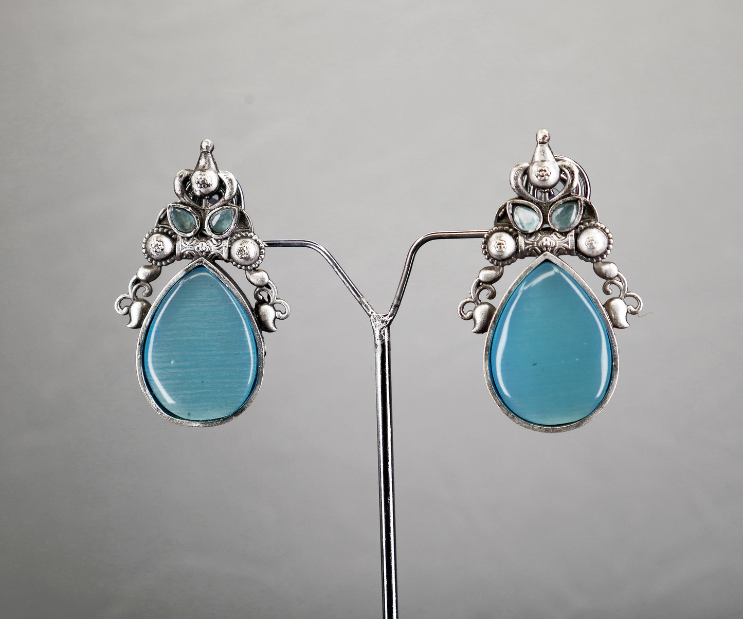 VINTAGE MONALISA STONE DROP EARRING