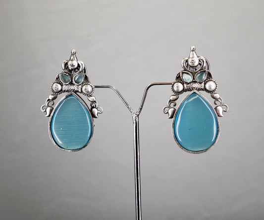 VINTAGE MONALISA STONE DROP EARRING