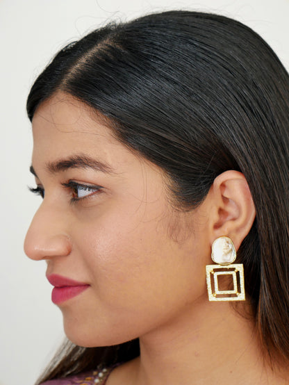 RAW MOTHER OF PEARL SYMETRIC STUD